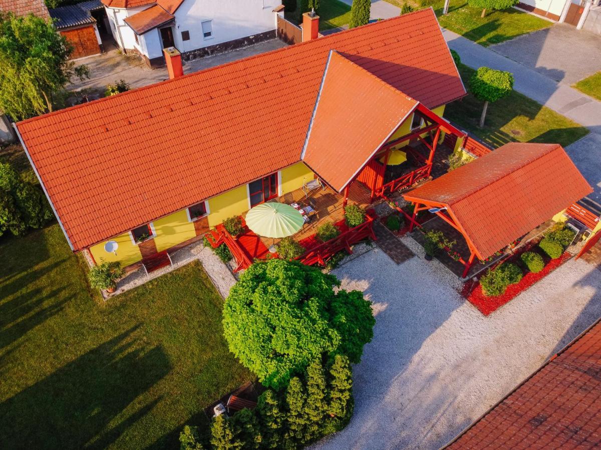 Sára-Lux Apartman Nyarliget Exterior foto