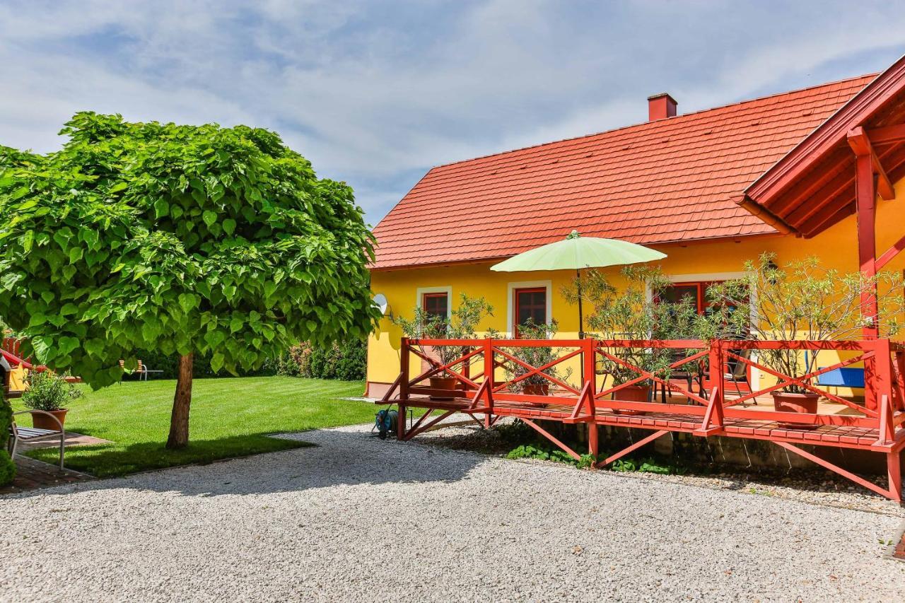 Sára-Lux Apartman Nyarliget Exterior foto