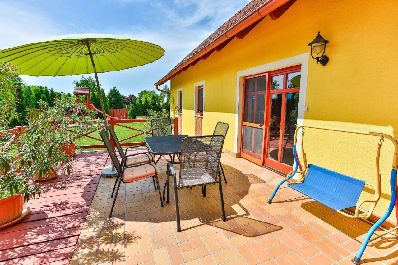 Sára-Lux Apartman Nyarliget Exterior foto