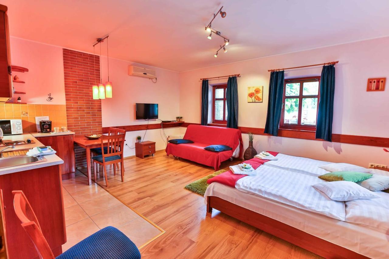 Sára-Lux Apartman Nyarliget Exterior foto