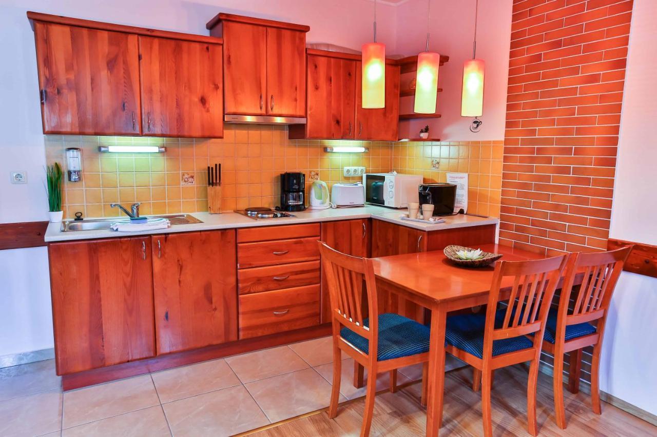 Sára-Lux Apartman Nyarliget Exterior foto