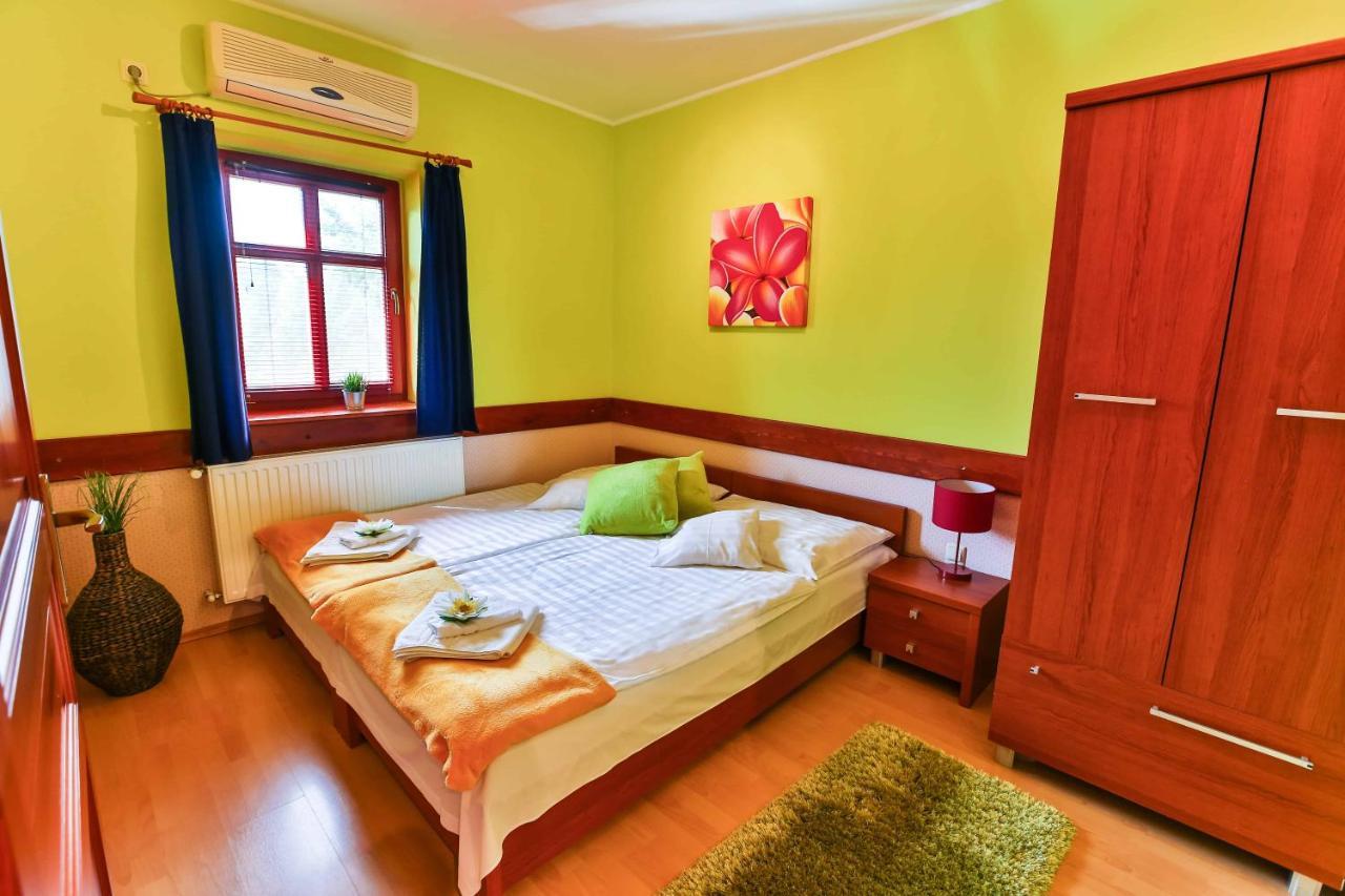 Sára-Lux Apartman Nyarliget Exterior foto