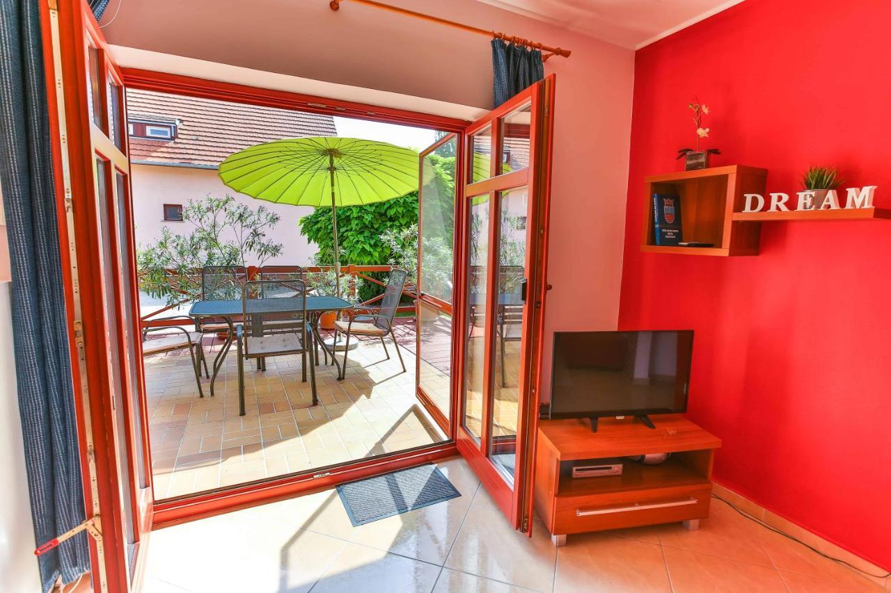 Sára-Lux Apartman Nyarliget Exterior foto